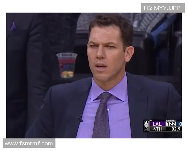 罗杰斯质疑VAR决策为何不让主裁判亲自查看误判情况