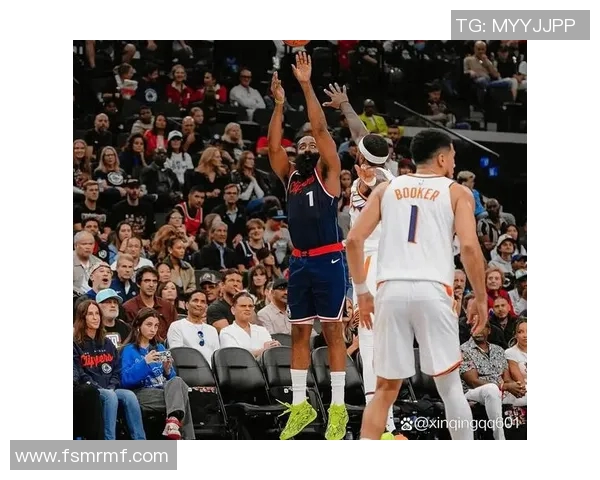 德里克怀特首节表现出色10投5中砍下12分助力球队正负值6