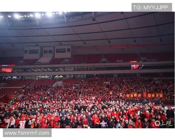海港外援庆祝中超三连冠激情舞动更衣室尽显喜悦气氛 海港外援庆祝中超三连冠激情舞动更衣室尽显喜悦气氛