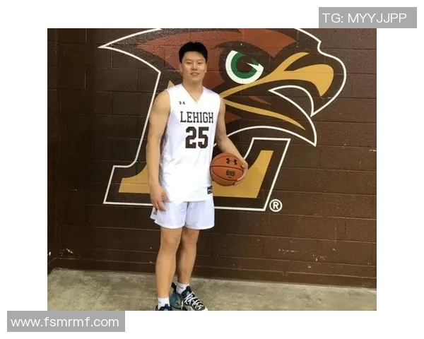 锡安赤膊上身展现惊人天赋NBL社媒热议他的强壮体魄与运动能力