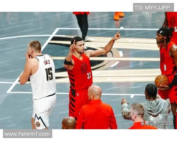 普尔表现低迷仅得7分关键时刻被教练弃用坐板凳引发热议 普尔表现低迷仅得7分关键时刻被教练弃用坐板凳引发热议